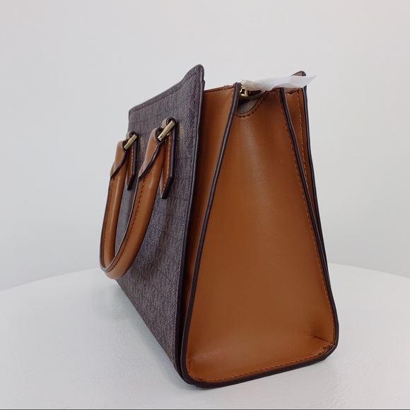 Michael Kors Hope Medium Messenger Bag - Picture 6 of 14